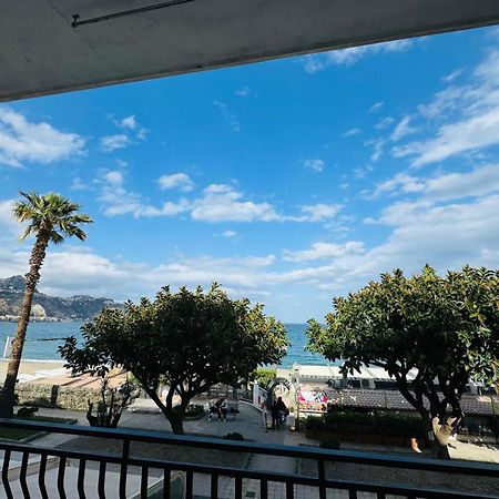 Case Vacanze Di Isabella Stoia Giardini Naxos Exterior foto